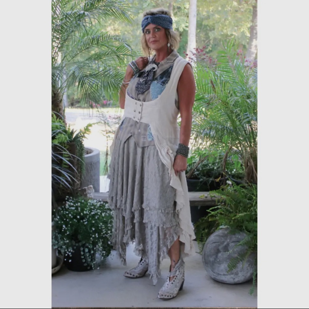 Jaded Gypsy vest/duster gorgeous!!

🤍